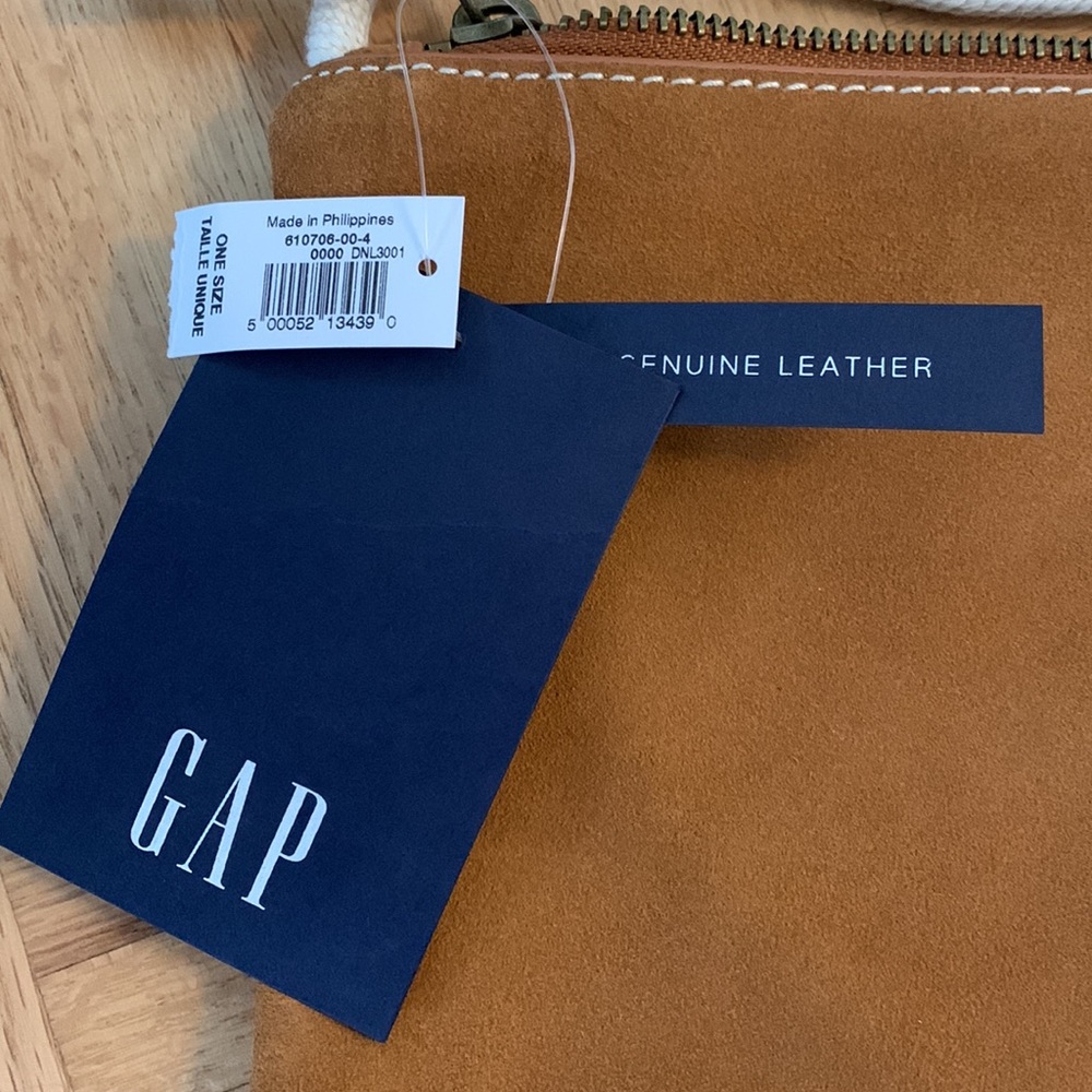 BNWT Gap genuine leather brown purse - Picture 2 of 5